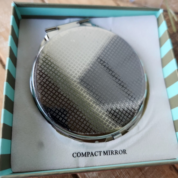 Spring Street Compact Mirror - Picture 5 of 6